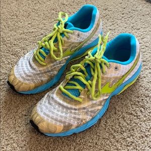 Mizuno wave sayonara blue and green tennis shoes